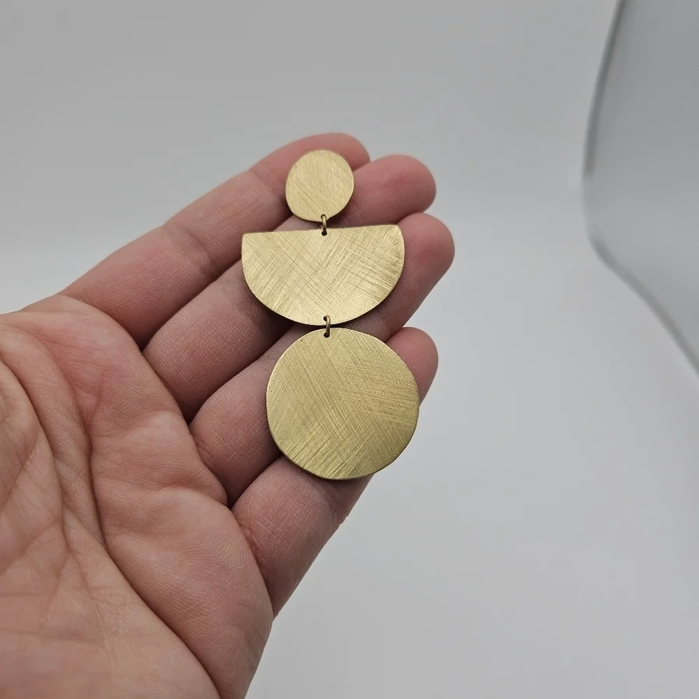 brushed gold tone tiered geometric dangle earrings